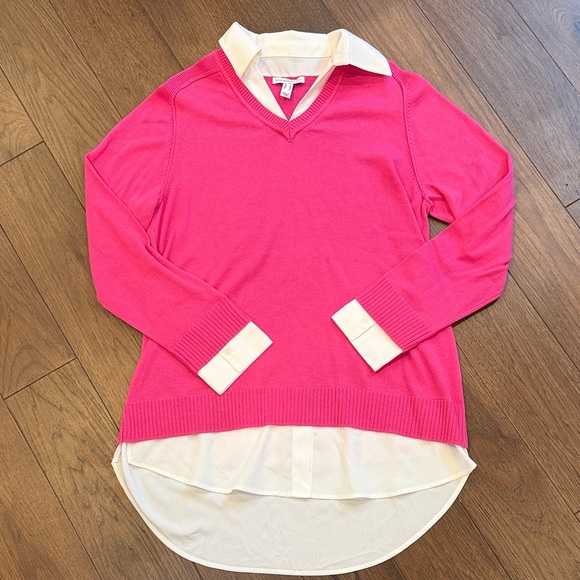 Isaac Mizrahi Sweaters - Issac Mizrahi Women's Layered Pink V-Neck Sweater with White Collar Small